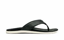 OluKai Hawai'iloa Kia Ihu In Black Sandals