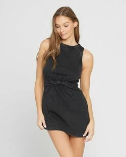 Seaview DS In Black Dress