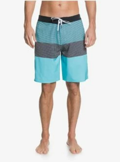 Quiksilver Highline Massive 20" In Blue Boardshort