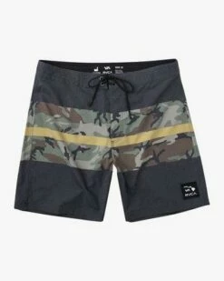 RVCA Westport Print Hawaii 17" In Black