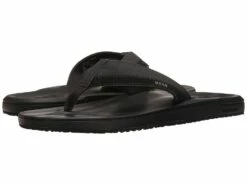 Reef Contoured Cushion (black)